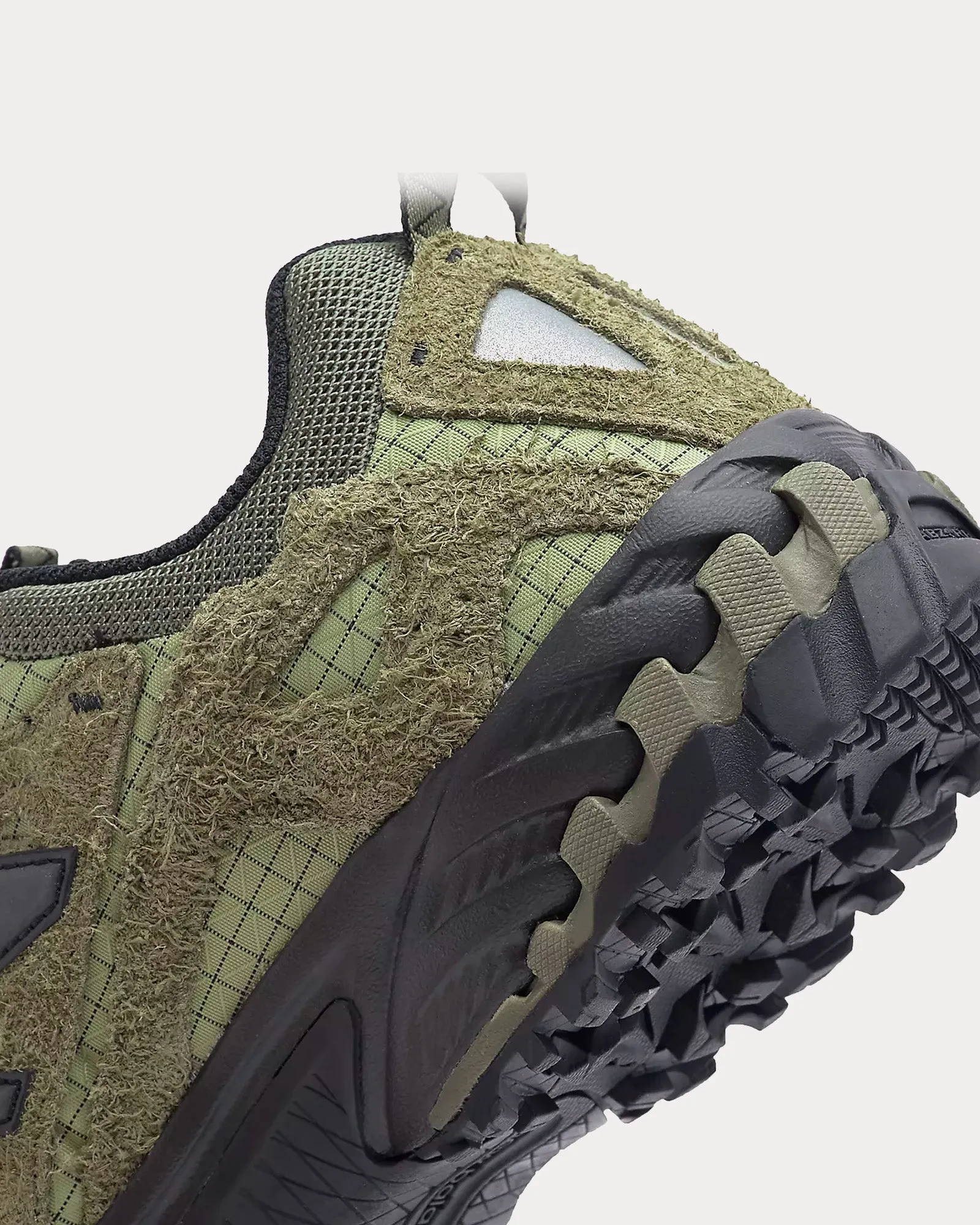 610T Covert Green / Tan / Black Low Top Sneakers