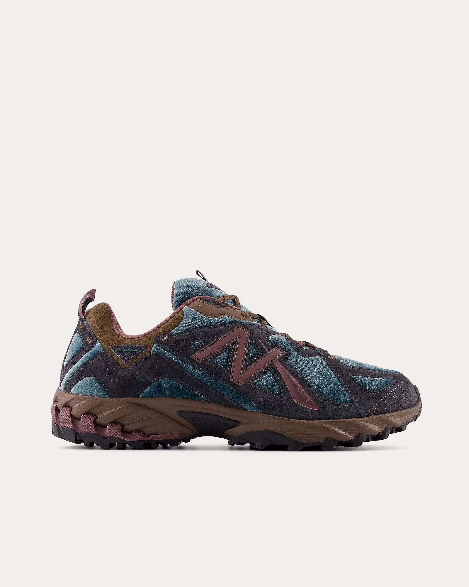 610v1 New Spruce / Phantom / Licorice Low Top Sneakers