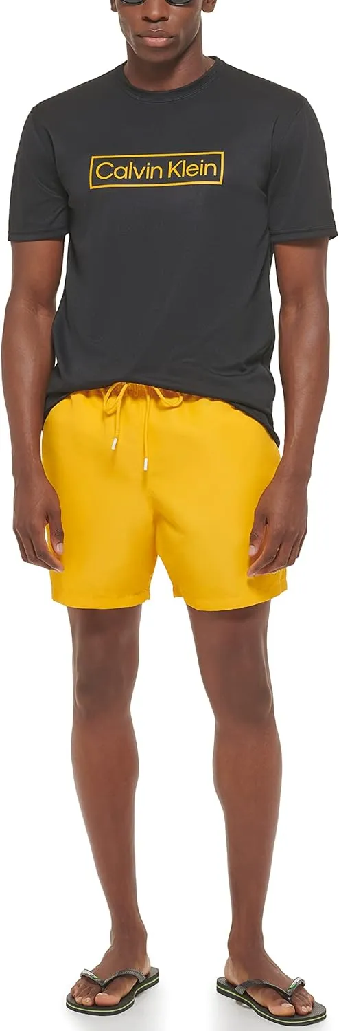Calvin Klein Men's Standard Light Weight Quick Dry Short Sleeve 40  UPF Protection Active Top