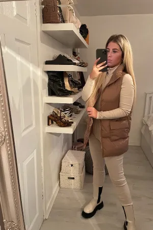 CAMEL LIGHTLY PADDED UTILITY DRAWSTRING GILET
